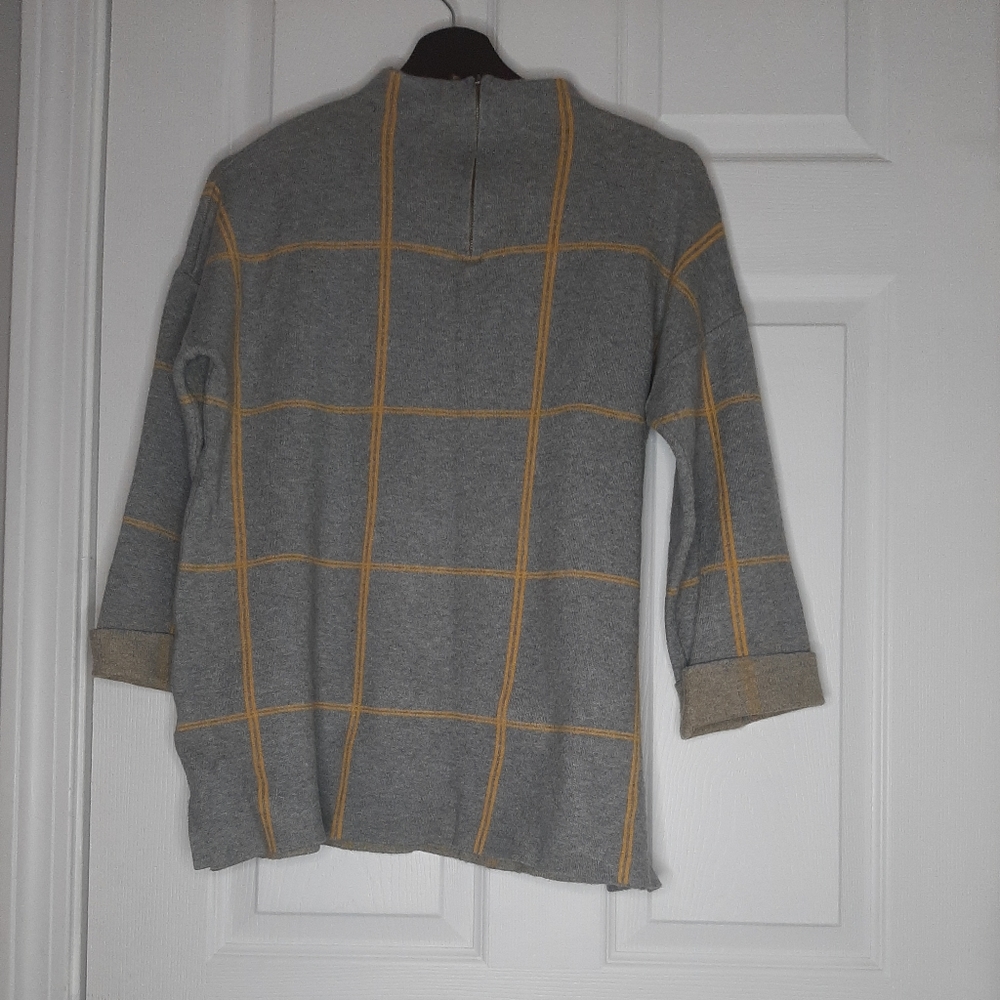 Tahari, Large, Grey and Yellow Stripes